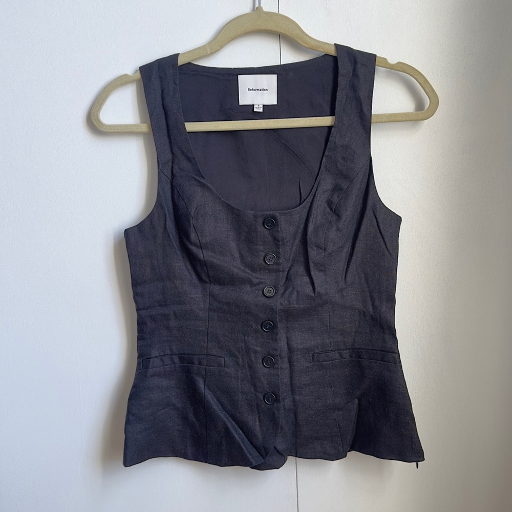 Reformation black linen Delaney vest top size 4